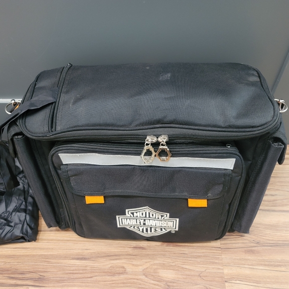 Harley Davidson Black Insulated Travel Cooler Bag with Full Picnic Set - Picture 12 of 12